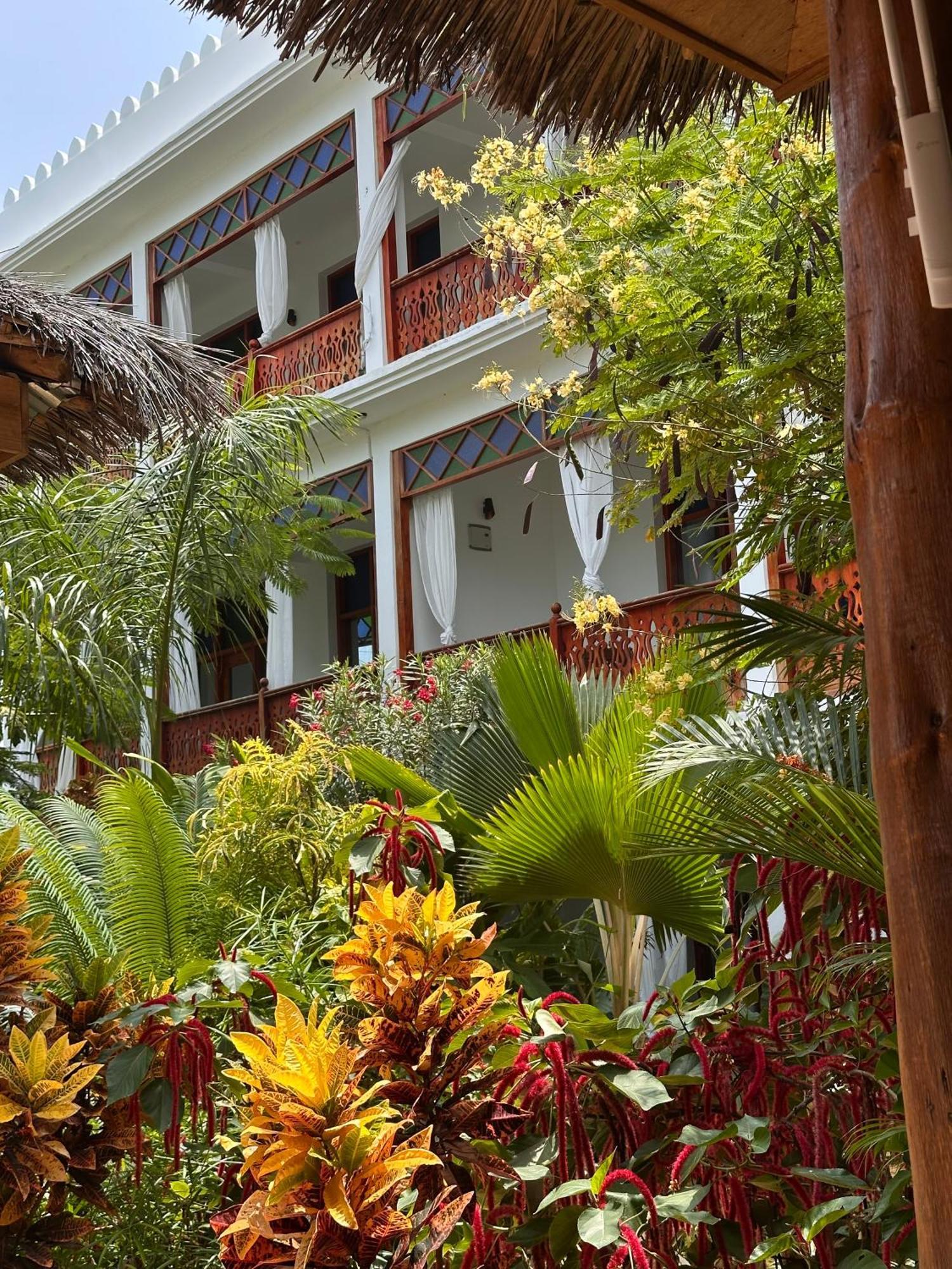 Tasneem Islamic Luxury Suites ジャンビアニ エクステリア 写真